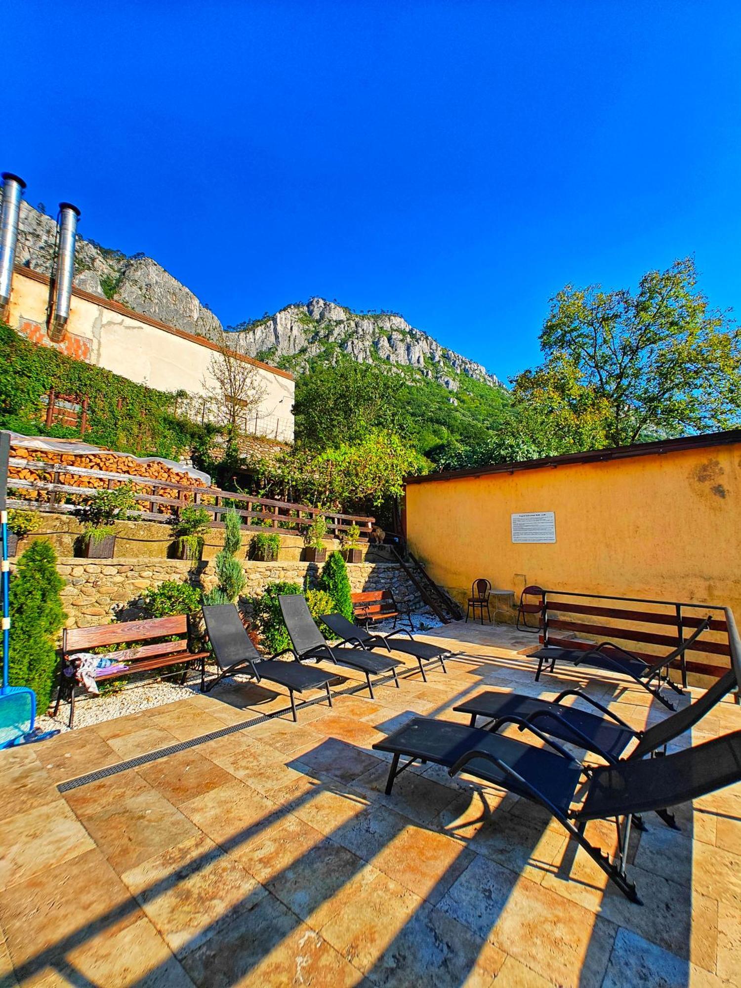 Appartement Casa Miclau à Băile Herculane Extérieur photo