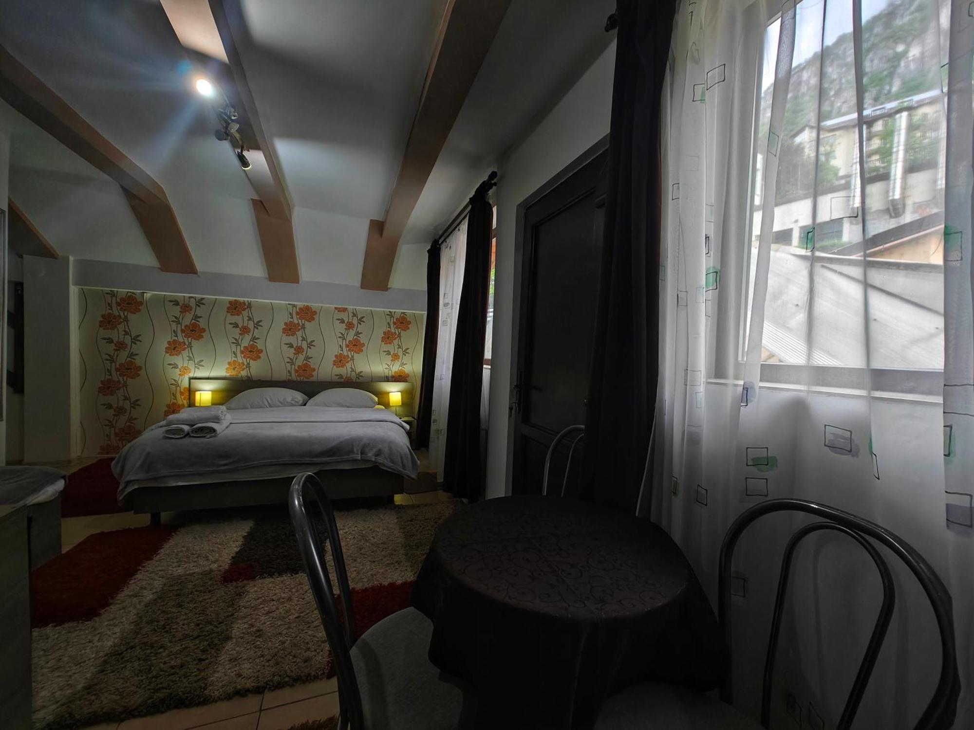 Appartement Casa Miclau à Băile Herculane Extérieur photo