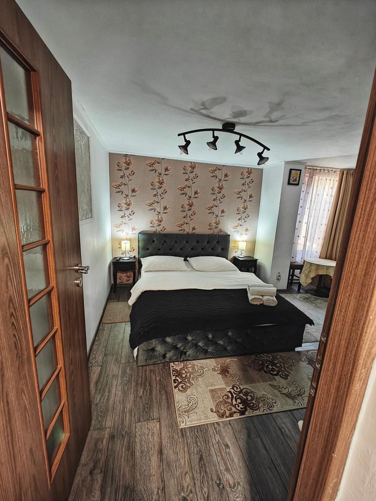 Appartement Casa Miclau à Băile Herculane Extérieur photo